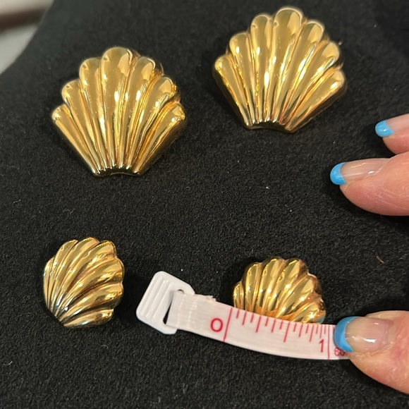 Earrings and bracelet bundle - Picture 7 of 8